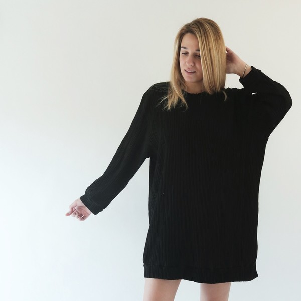 Μαύρο μπλουζοφόρεμα με ανάγλυφο βαμβακερό ύφασμα - mini