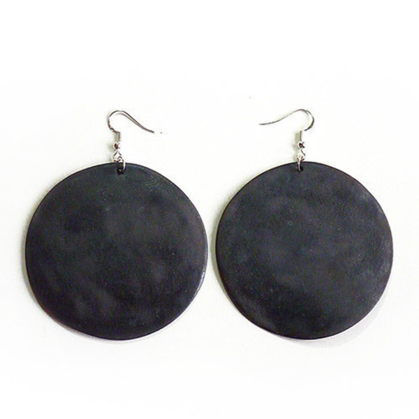 Στρογγυλά μεγάλα σκουλαρίκια δίσκοι σε μαύρο από πορσελάνη με ασημένιους γάντζους - ασήμι, γεωμετρικά σχέδια, πορσελάνη, minimal, κρεμαστά