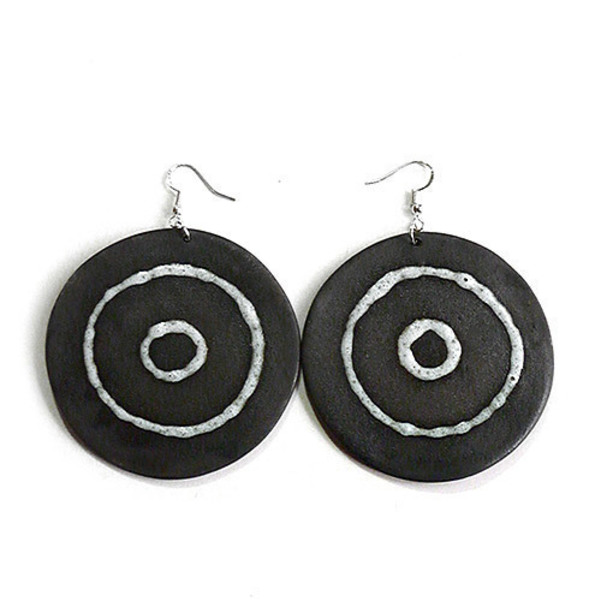 Στρογγυλά μεγάλα σκουλαρίκια δίσκοι σε λευκό-μαύρο από πορσελάνη με ασημένιους γάντζους - ασήμι, γεωμετρικά σχέδια, πορσελάνη, minimal, κρεμαστά