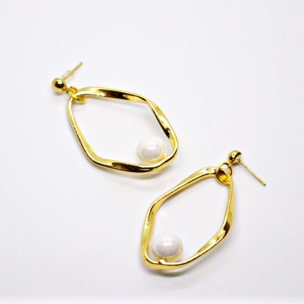 Chic Pearl Earrings. - chic, minimal, καρφωτά, πέρλες, νυφικά, φθηνά