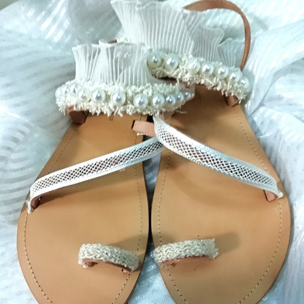 Bridal Sandals σε λευκές αποχρώσεις με τούλι και πέρλες - δέρμα, boho, πέρλες, νυφικά, φλατ, ankle strap - 2