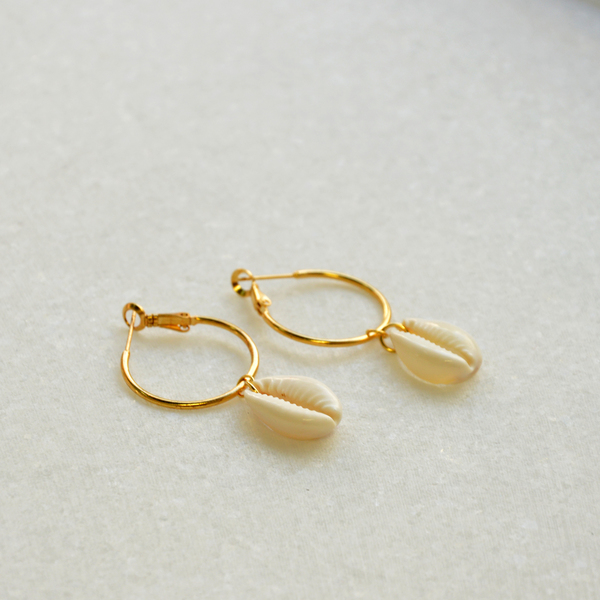 Cowrie Shell Hoop Earrings - επιχρυσωμένα, ορείχαλκος, επάργυρα, κρίκοι, faux bijoux