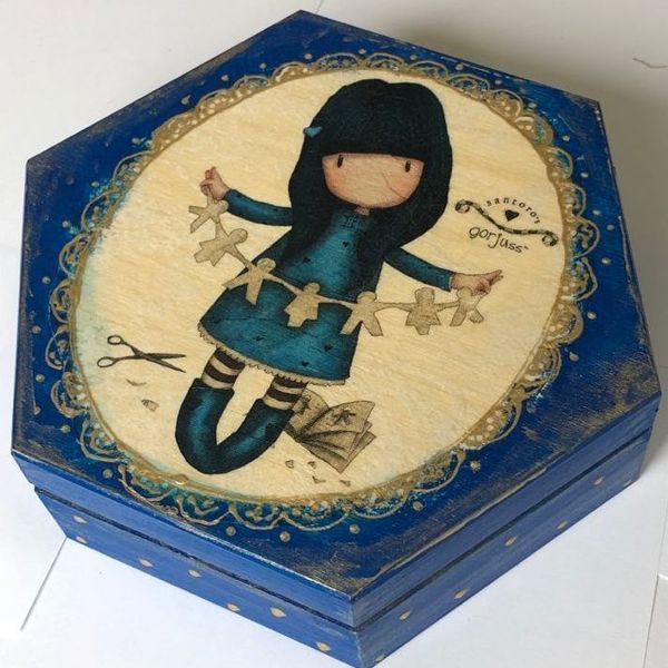 Ξύλινο πολύγωνο κουτί με κοριτσάκι που κάνει χειροτεχνία - ξύλο, κορίτσι, κουτί, οργάνωση & αποθήκευση
