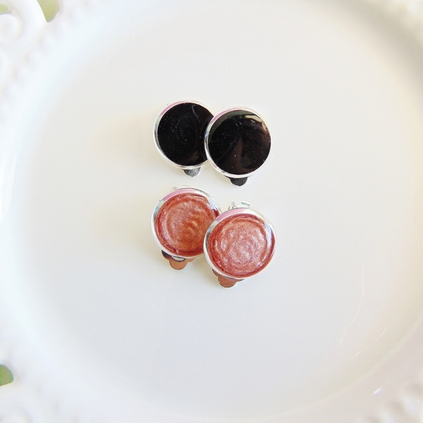 Σκουλαρίκια με κλιπ σε μαύρη και ροζ απόχρωση - ορείχαλκος, επάργυρα