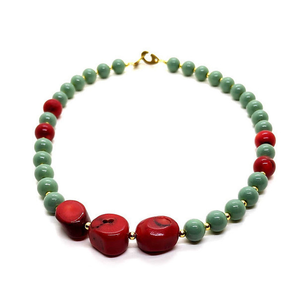 Κολιέ με πράσινο(φυστικί)αχάτη και κόκκινο ακατέργαστο φυσικό κοράλλι. - ημιπολύτιμες πέτρες, αχάτης, κοράλλι, κοντά - 2