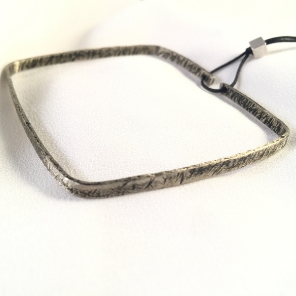 Oxidized silver square bangle bracelet-Χειροποίητο τετράγωνο βραχιόλι από οξειδωμένο αλπακά - αλπακάς, σταθερά, φθηνά - 2