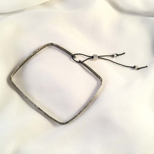 Oxidized silver square bangle bracelet-Χειροποίητο τετράγωνο βραχιόλι από οξειδωμένο αλπακά - αλπακάς, σταθερά, φθηνά - 3