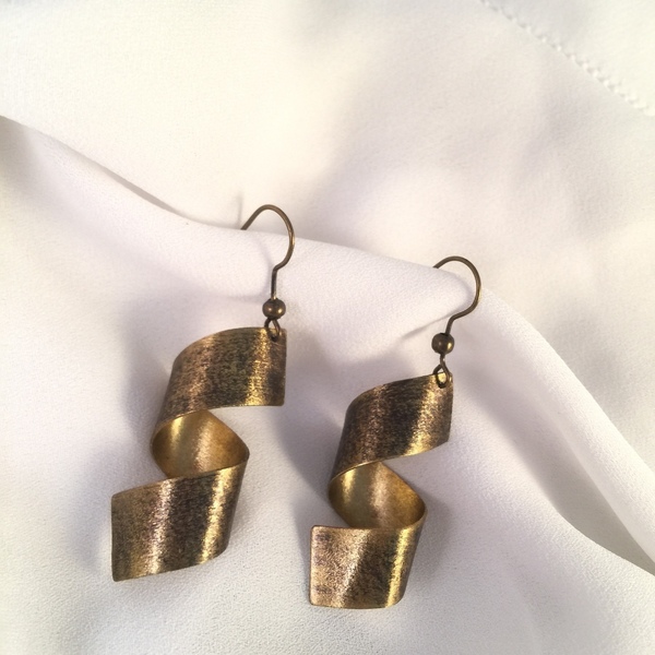 Gold oxidized elix earrings-Σκουλαρίκια ελικοειδή με οξειδωμένο ορείχαλκο... - βραδυνά, ορείχαλκος, κρεμαστά - 2