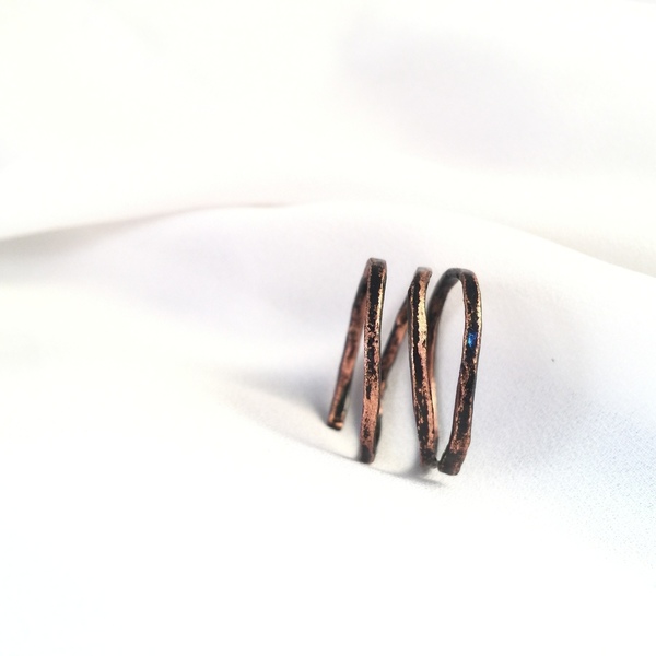 Twisty hammered cooper ring-Δαχτυλίδι σφυρήλατο με οξείδωση,από χαλκό... - ιδιαίτερο, σύρμα, χειροποίητα, φθηνά - 2