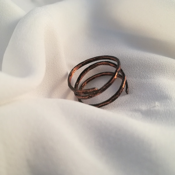 Twisty hammered cooper ring-Δαχτυλίδι σφυρήλατο με οξείδωση,από χαλκό... - ιδιαίτερο, σύρμα, χειροποίητα, φθηνά - 5