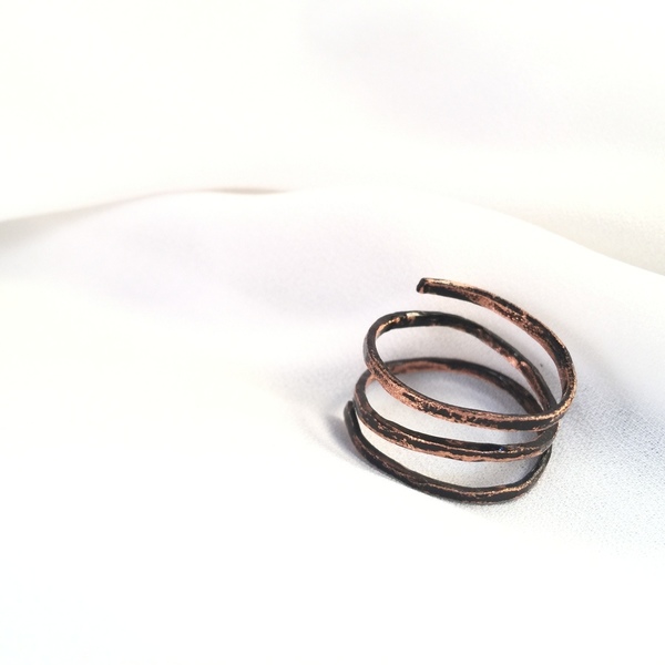Twisty hammered cooper ring-Δαχτυλίδι σφυρήλατο με οξείδωση,από χαλκό... - ιδιαίτερο, σύρμα, χειροποίητα, φθηνά - 3
