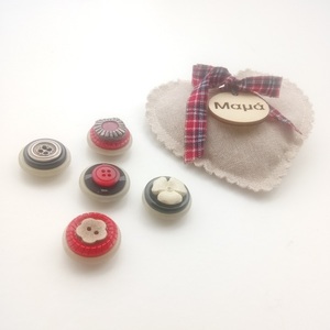 Μαγνητάκια στρογγυλά με Ιδιαίτερα Vintage Κουμπιά σε Υφασμάτινη Θήκη Καρδιά - vintage, κουμπί, μαγνητάκια, μαγνητάκια ψυγείου