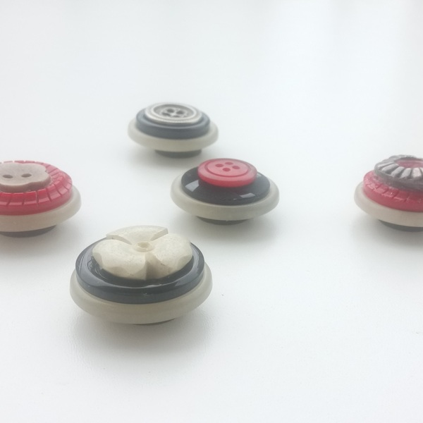 Μαγνητάκια στρογγυλά με Ιδιαίτερα Vintage Κουμπιά σε Υφασμάτινη Θήκη Καρδιά - vintage, κουμπί, μαγνητάκια, μαγνητάκια ψυγείου - 5