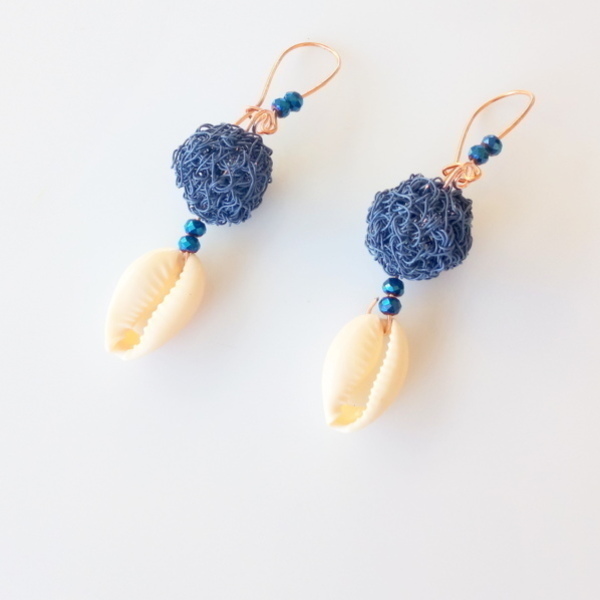 Μπλε σκουλαρίκια με χρωματιστό σύρμα και κοχύλια - ορείχαλκος, σύρμα, κοχύλι, κρεμαστά, πλεκτά - 4