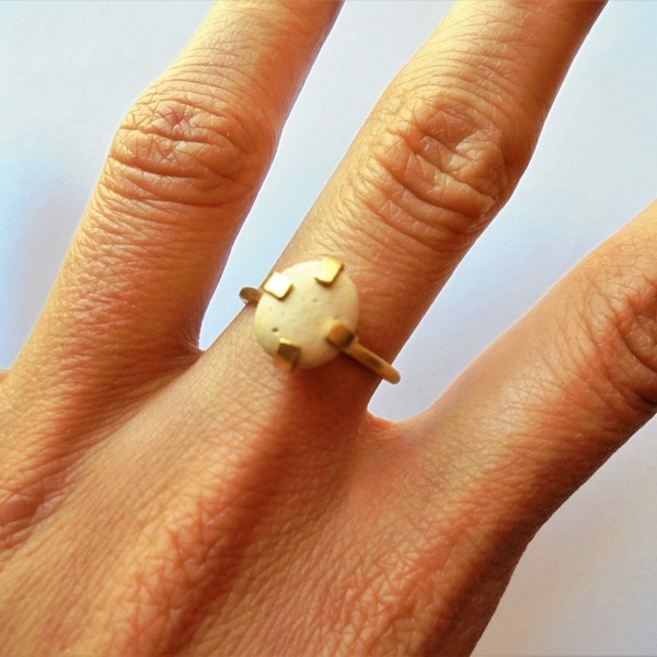 Χειροποίητο δαχτυλίδι φτιαγμένο από σύρμα μπρούτζου και βοτσαλάκι της θάλασσας - ημιπολύτιμες πέτρες, χειροποίητα, μπρούντζος, αυξομειούμενα - 2