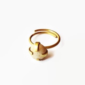 Χειροποίητο δαχτυλίδι φτιαγμένο από σύρμα μπρούτζου και βοτσαλάκι της θάλασσας - ημιπολύτιμες πέτρες, χειροποίητα, μπρούντζος, αυξομειούμενα - 3