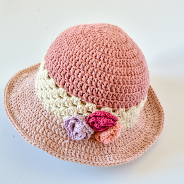 Ροζ πλεκτό καλοκαιρινό καπέλο για κορίτσια - χειροποίητα, απαραίτητα καλοκαιρινά αξεσουάρ - 2