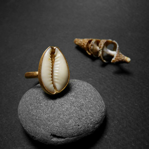 " Golden Seashell " - Χειροποίητο επίχρυσο δαχτυλίδι με φυσικό κοχύλι της Θάλασσας - επιχρυσωμένα, ορείχαλκος, κοχύλι, boho, αυξομειούμενα, φθηνά - 2