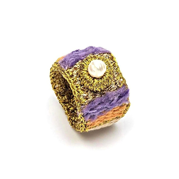 ATHINA MAILI - Υφαντό δαχτυλίδι με μαργαριτάρι και χρυσοκλωστή - μαργαριτάρι, νήμα, υφαντά, boho