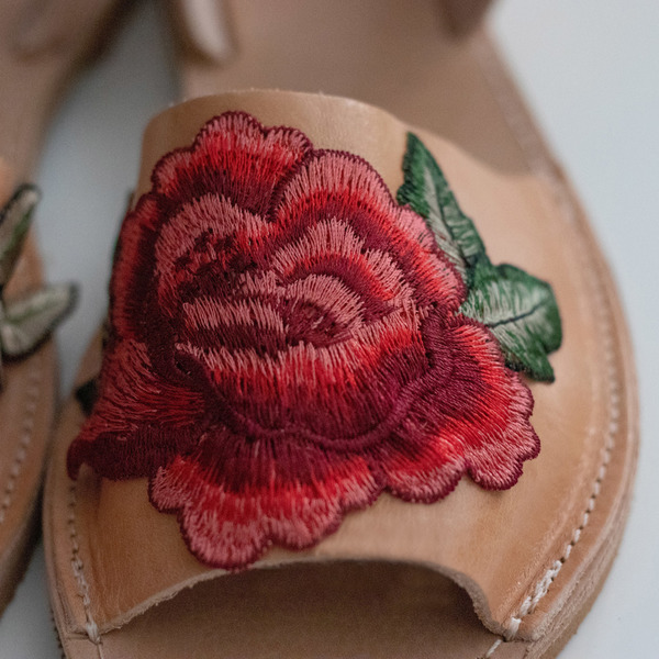 Δερμάτινα Σανδάλια με τριαντάφυλλα - δέρμα, λουλούδια, boho, φλατ, ankle strap - 3