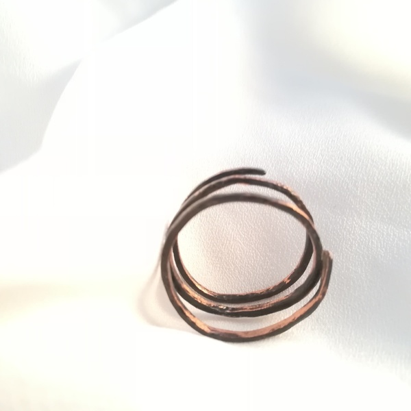 Twisty hammered cooper ring-Δαχτυλίδι σφυρήλατο με οξείδωση,από χαλκό... - ιδιαίτερο, σύρμα, χειροποίητα, φθηνά - 4