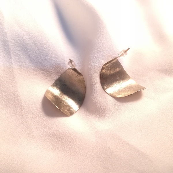 Simply chic hammered alpaca metal earrings-Απλά και σικ σφυρήλατα σκουλαρίκια από αλπακά... - chic, αλπακάς, καρφωτά - 4