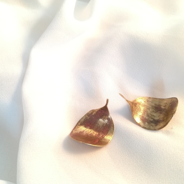 Simply chic oxidized bronze metal earrings-Απλά και σικ σκουλαρίκια σε χρυσό από οξειδωμένο ορείχαλκο... - chic, ιδιαίτερο, ορείχαλκος, καρφωτά - 4