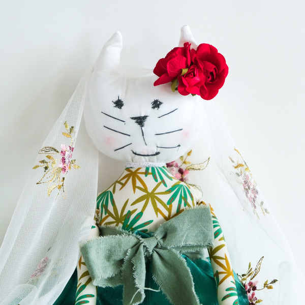Γάτα υφασμάτινη, κούκλα πανινη με πέπλο, τρυκουαζ χρώμα με μπεζ - λούτρινα - 3