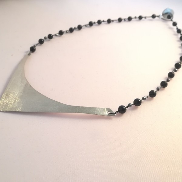 Triangle choker necklace with hematite and glass beads-Τσόκερ τριγωνικό με αιματίτη και γυάλινες πέτρες - ιδιαίτερο, αλπακάς, χειροποίητα, χάντρες, κοντά - 3