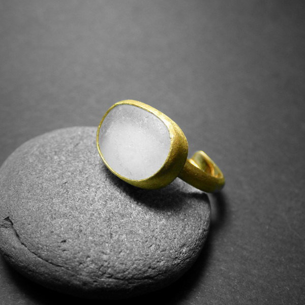" Golden Seaglass ring" - Xειροποίητο επίχρυσο ματ δαχτυλίδι με γυαλάκι της θάλασσας! - γυαλί, επιχρυσωμένα, παραλία, αυξομειούμενα - 2