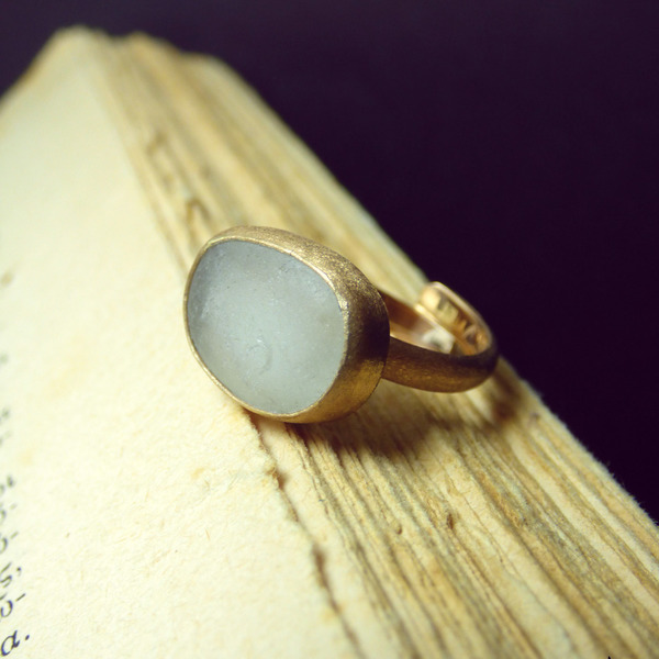 " Golden Seaglass ring" - Xειροποίητο επίχρυσο ματ δαχτυλίδι με γυαλάκι της θάλασσας! - γυαλί, επιχρυσωμένα, παραλία, αυξομειούμενα - 3