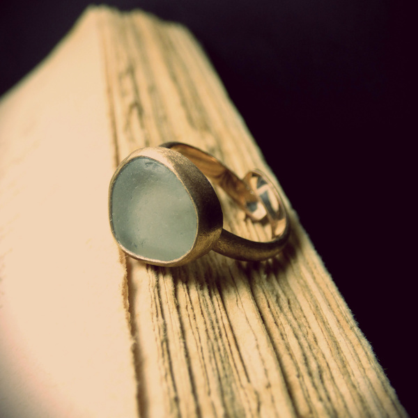 " Golden Seaglass ring" - Xειροποίητο επίχρυσο ματ δαχτυλίδι με γυαλάκι της θάλασσας! - γυαλί, επιχρυσωμένα, παραλία, αυξομειούμενα - 2