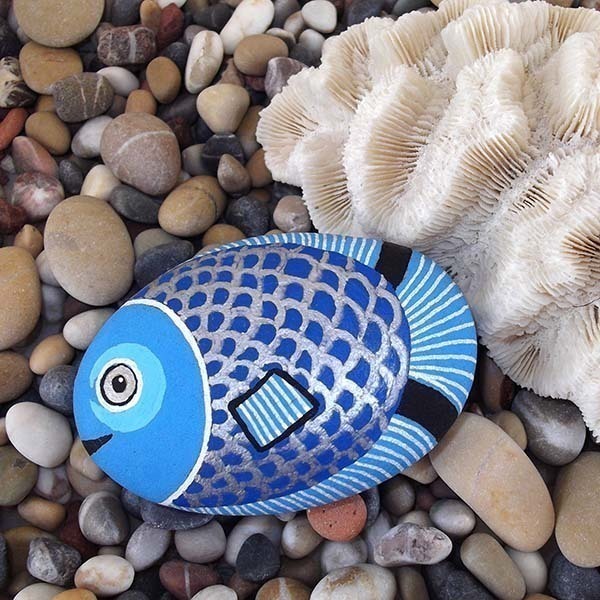 Ψαράκι μπλε, ζωγραφισμένο σε βότσαλο - πέτρα, δώρο, διακόσμηση, διακοσμητικές πέτρες, διακόσμηση βεράντας - 2