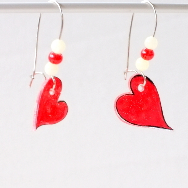 Σκουλαρίκια κόκκινα Shrink-Art - καρδιά, επάργυρα, κρεμαστά, δώρα αγίου βαλεντίνου, φθηνά - 3