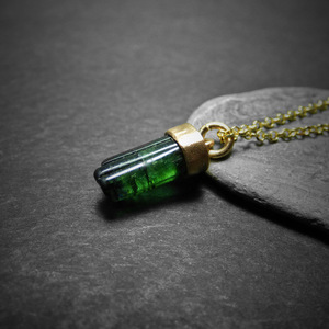 " Golden Green Tourmaline " - Χειροποίητο ασημένιο 925 επίχρυσο μενταγιόν με Ορυκτή πράσινη Τουρμαλίνη! - επιχρυσωμένα, ασήμι 925, κοντά, μενταγιόν - 2