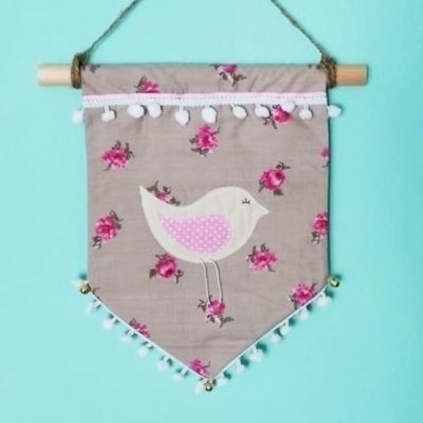 Banner με ξύλινη βέργα πουλάκι - ύφασμα, κορίτσι, γιρλάντες, πουλάκι, δώρο γέννησης - 2