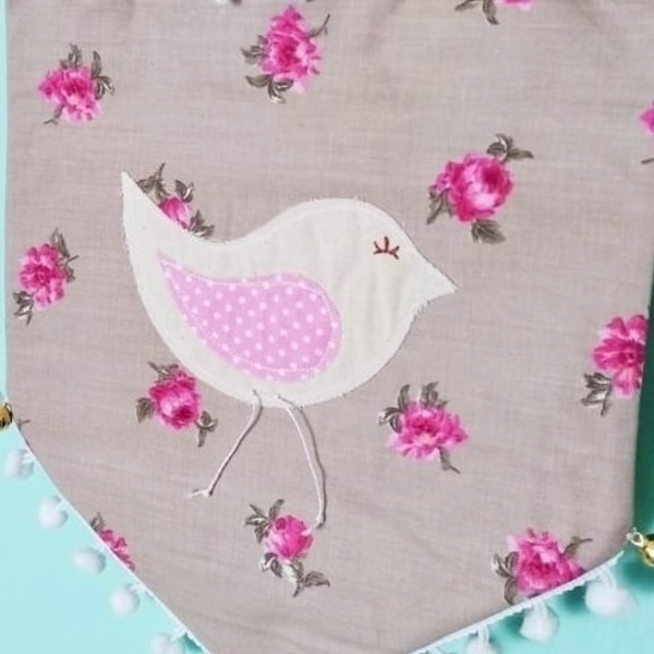 Banner με ξύλινη βέργα πουλάκι - ύφασμα, κορίτσι, γιρλάντες, πουλάκι, δώρο γέννησης - 3