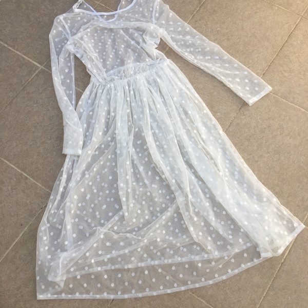 Φόρεμα μίντι τούλινο λευκό με πουά μακρυμάνικο, λαιμόκοψη - midi, ευκολοφόρετο