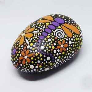 Άνοιξη, λιβελούλα μωβ, ζωγραφισμένη σε πέτρα θαλάσσης - ζωγραφισμένα στο χέρι, πέτρα, Black Friday, διακοσμητικές πέτρες - 3