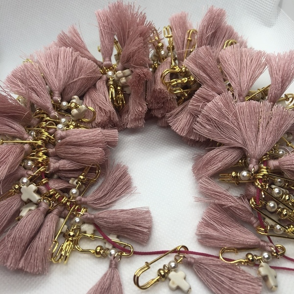 Μαρτυρικά χρυσές παραμάνες σε ροζ αποχρώσεις - με φούντες, πέρλες