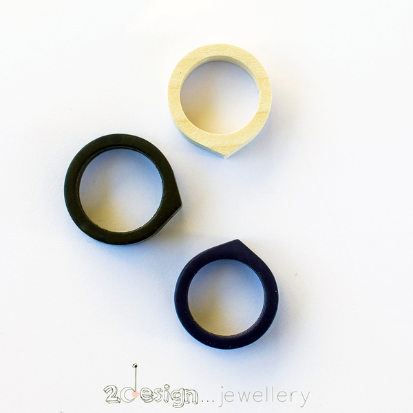 Μίνιμαλ χειροποίητο ξύλινο δαχτυλίδι Triangle ring, με επεξεργασία λάκας - χειροποίητα, μικρά, ξύλινα κοσμήματα, σταθερά, Black Friday, φθηνά - 2