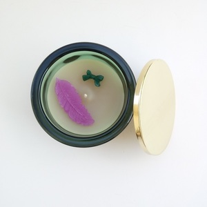 Αρωματικό Διακοσμητικό Κερί σε Πράσινο Γυάλινο Δοχείο με Χρυσό Καπάκι - γυαλί, χρυσό, φτερό, αρωματικά κεριά - 4