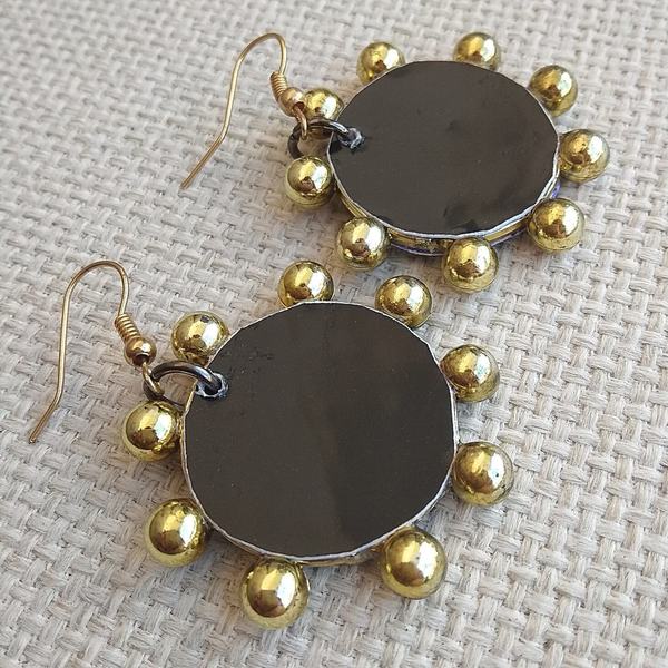 Σκουλαρίκα χρυσά στρογγυλά με μαύρο - κύκλος, boho, κρεμαστά, faux bijoux - 2