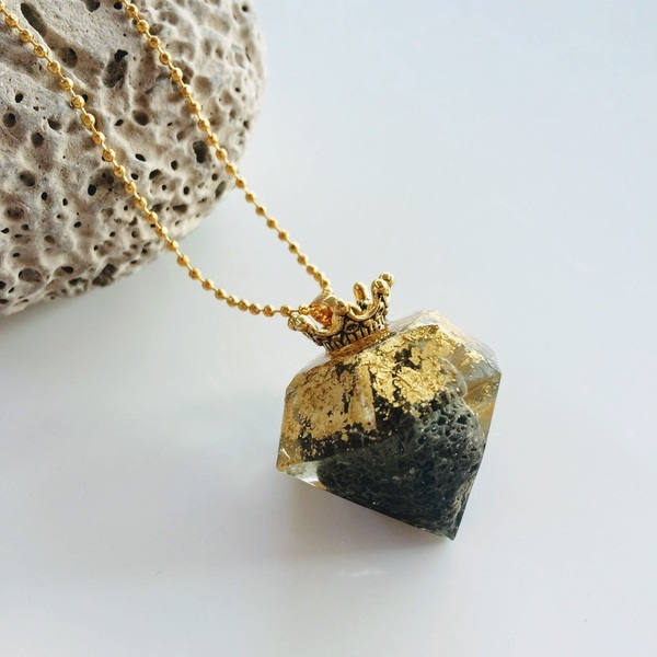 Κομψό μενταγιόν σε σχήμα διαμαντιού με φύλλο χρυσού και πέτρωμα - επιχρυσωμένα, κορώνα, μακριά, μενταγιόν - 5