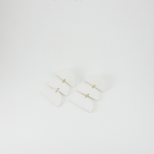 HEBE - Λευκά χειροποίητα μίνιμαλ boho σκουλαρίκια από πολυμερικό πηλό - πηλός, γεωμετρικά σχέδια, minimal, καρφωτά, boho - 2