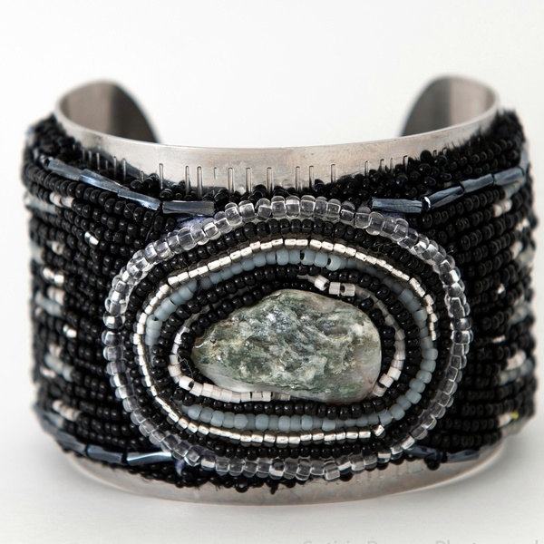 Cuff silver bracelet , βραχιόλι "μανσέτα " με χάντρα miyuki και βότσαλο - ύφασμα, χάντρες, αυξομειούμενα, φαρδιά - 4