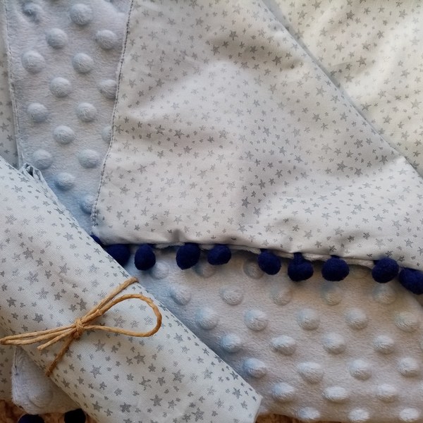 Glitter Blue Stars pompom Χειροποίητη κουβερτούλα - βαμβάκι, κορίτσι, αγόρι, δώρο, χειροποίητα, δώρο γέννησης, κουβέρτες