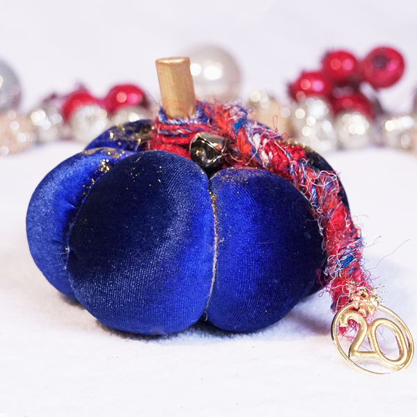 Χειροποίητη Βελούδινη Kολοκύθα σε μπλε ηλεκτρίκ χρώμα|14εκ.|Γούρι 2020 - χειροποίητα, χριστουγεννιάτικα δώρα, κολοκύθα, γούρια - 2