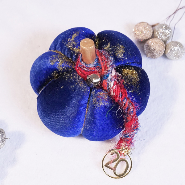 Χειροποίητη Βελούδινη Kολοκύθα σε μπλε ηλεκτρίκ χρώμα|14εκ.|Γούρι 2020 - χειροποίητα, χριστουγεννιάτικα δώρα, κολοκύθα, γούρια - 4