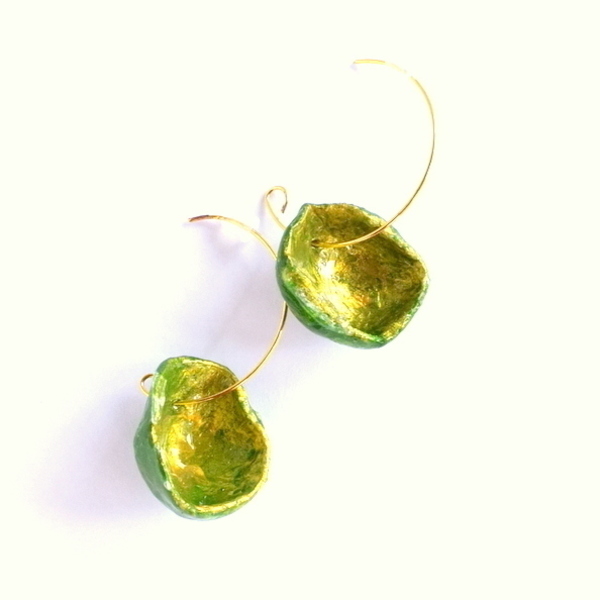 Green-Gold Σκουλαρίκια από χαρτοπολτό - ζωγραφισμένα στο χέρι, χρυσό, μακριά, κρεμαστά - 3